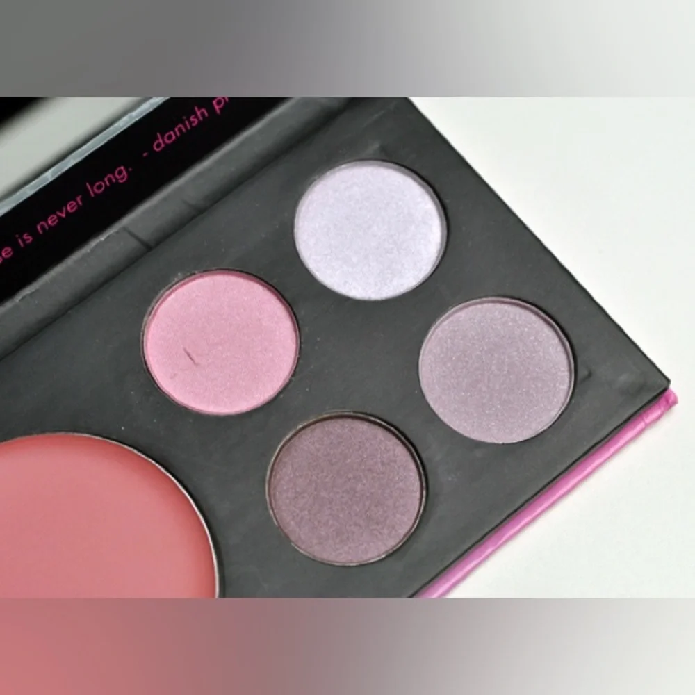 Stila Road to Radiance Across the USA Eye Eyeshadow Cheek Palette New Sealed